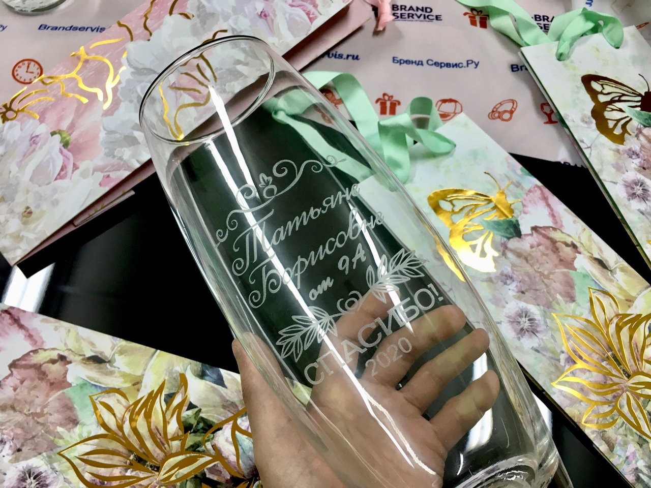 Что подарить учителю на выпускной - рисунок 4 Что подарить учителю на выпускной - рисунок 4