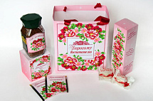 Что подарить воспитателю на 8 марта: полезные подарки и советы