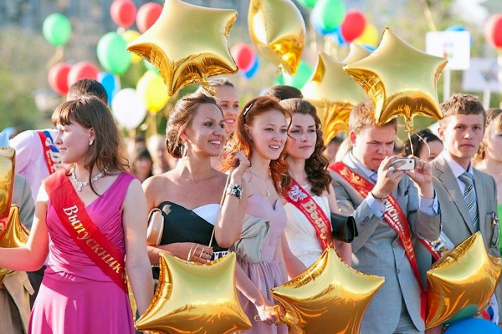 Что подарить учителю на выпускной Что подарить учителю на выпускной